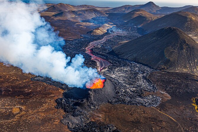 Helicopter Tour Over Iceland’s Reykjanes Volcano Eruption Site - Who will enjoy this most