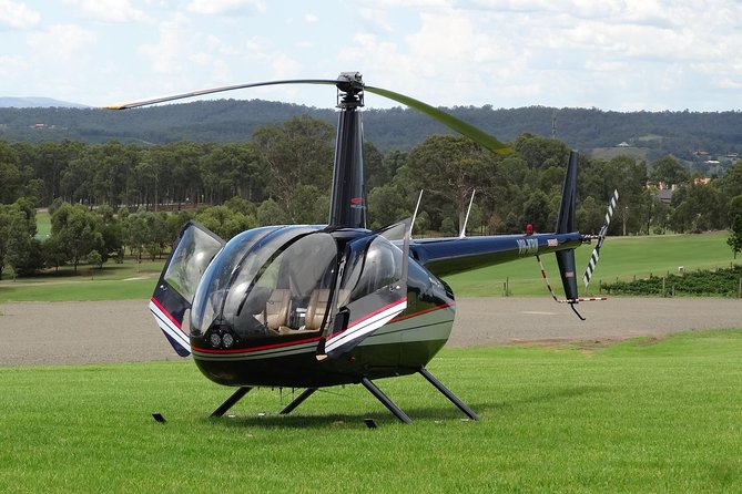 Hunter Valley Romantic Bubbly Breakfast Helicopter Tour from Cessnock - Cafe Enzo: courtyard atmosphere and coffee