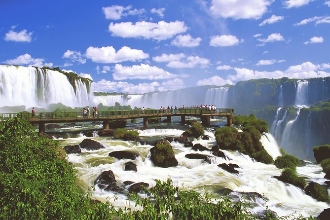 Iguassu Falls Brazilian Side: Macuco Safari, Helicopter Flight and Bird Park - The day in brief