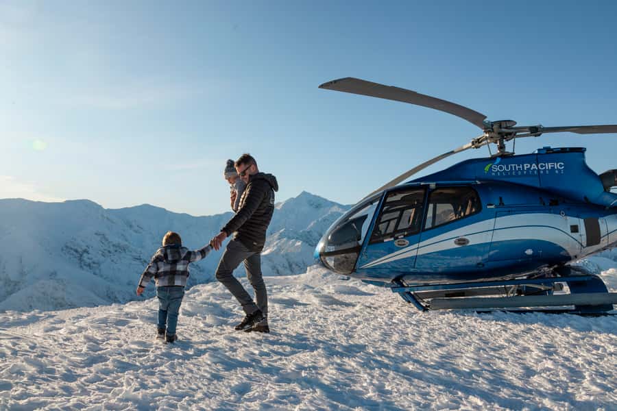 Kaikoura: 1-Hour Whale Watching Helicopter Tour - What the pilot adds to the hour