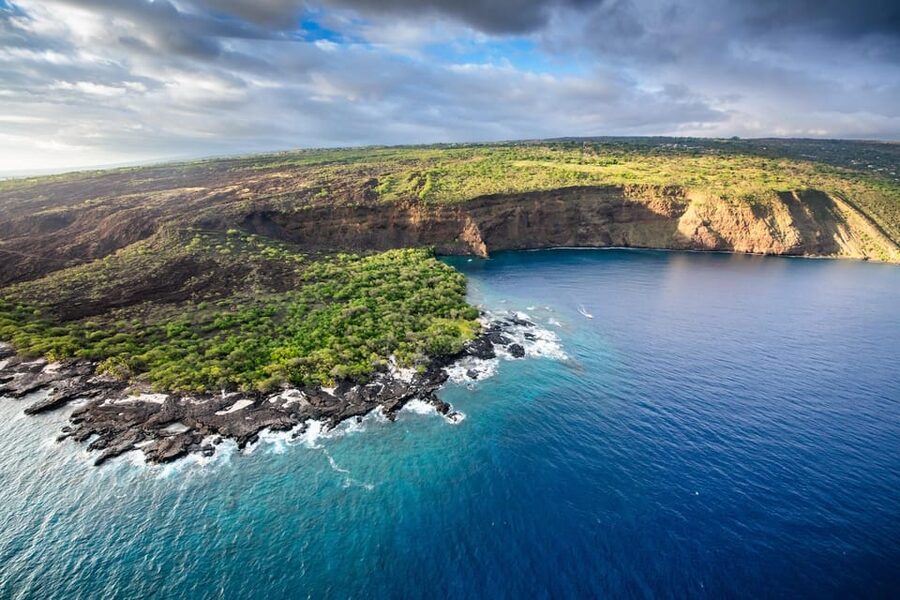 Kailua-Kona: Hualalai Volcano Doors On/Off Helicopter Tour - Anaehoomalu Bay, Kiholo Bay, and Makalawena Beach