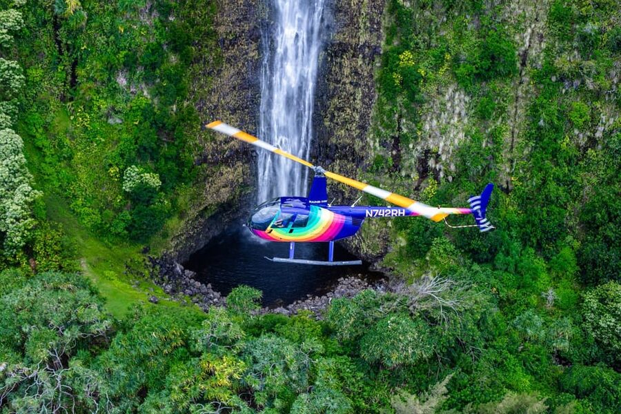 Kailua-Kona: Kohala, Volcanoes and Waterfall Helicopter Tour - Mauna Kea and the high country