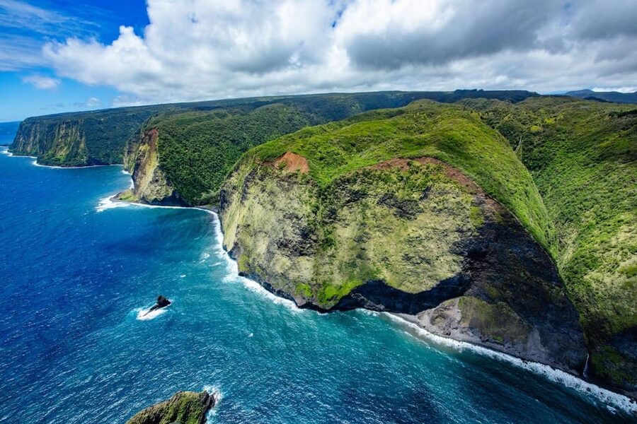 Kailua-Kona: Kohala, Volcanoes and Waterfall Helicopter Tour - Waipio Valley and the black-sand coast