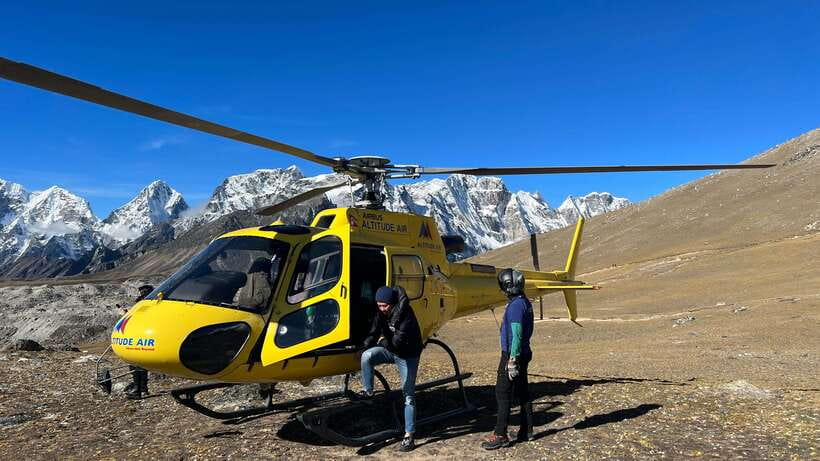 Kathmandu: Everest Helicopter Tour with Landing & Breakfast - Kathmandu to Lukla, then into the Everest region