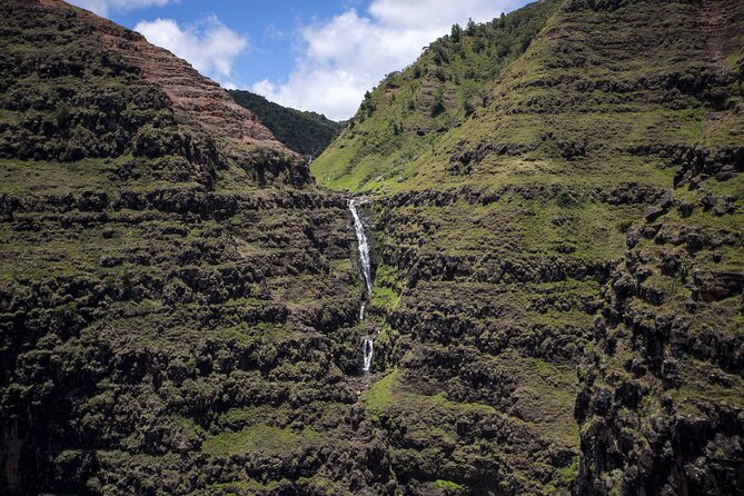 Kauai Deluxe Waterfall Safari: Helicopter Tour - Waterfalls, Jurassic Falls, and the hidden interior