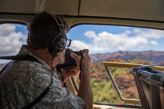Kauai' Exclusive Helicopter Tour: Land & Explore Olokele Canyon - What the six-person format feels like