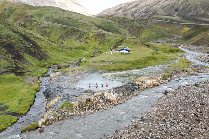 Landmarks from Above: Helicopter tour with 3 Landings - Why a helicopter makes sense in Iceland