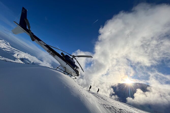 Landmarks from Above: Helicopter tour with 3 Landings - What the small group adds