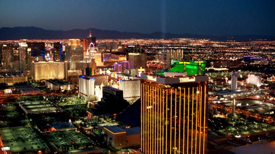 Las Vegas: Night Helicopter Flight over Las Vegas Strip - The Strip from above: what you will see