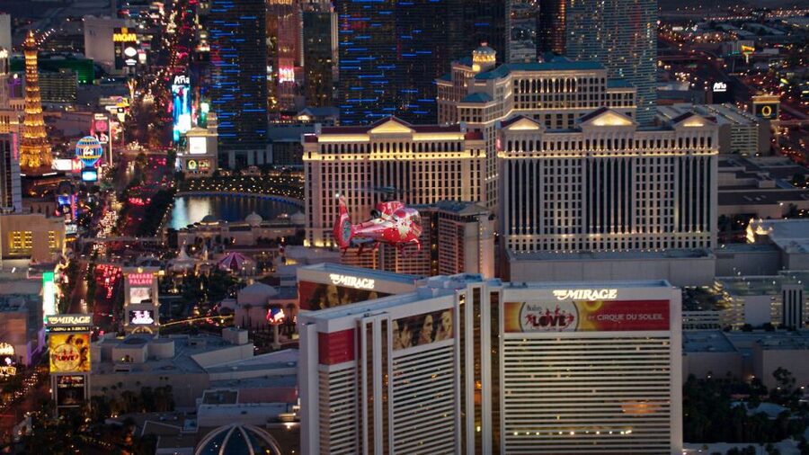 Las Vegas: Night Helicopter Flight over Las Vegas Strip - Who will enjoy this most?