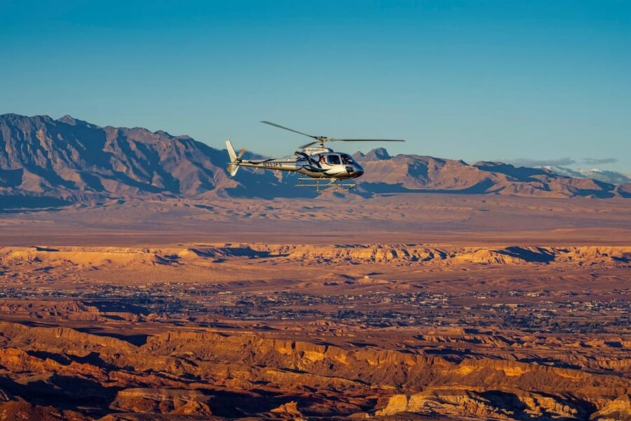 Las Vegas: Valley of Fire Helicopter with Scenic Landing - The flight back to Las Vegas
