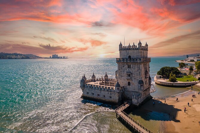 Lisbon 360 City Tour: Bike tour, Boat Trip and Helicopter Flight - Praça do Comércio and the route to Algés