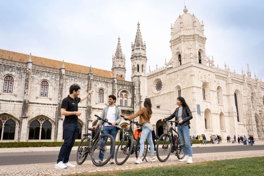 Lisbon: Guided Bike Tour, Helicopter Flight, and Boat Trip - The 10-minute helicopter flight over Lisbon