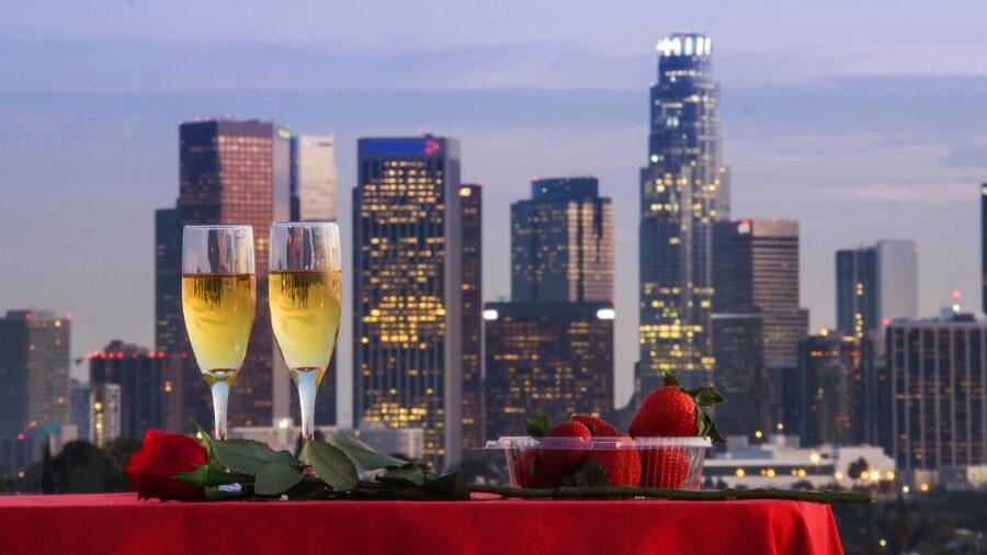 Los Angeles: Downtown Landing Helicopter Tour - Key points to know before booking
