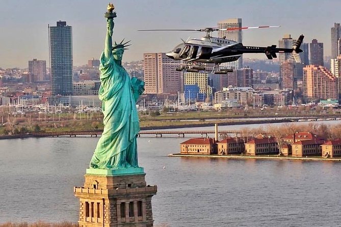 Manhattan Sky Tour: New York Helicopter Flight - Inside the six-seat Bell 407