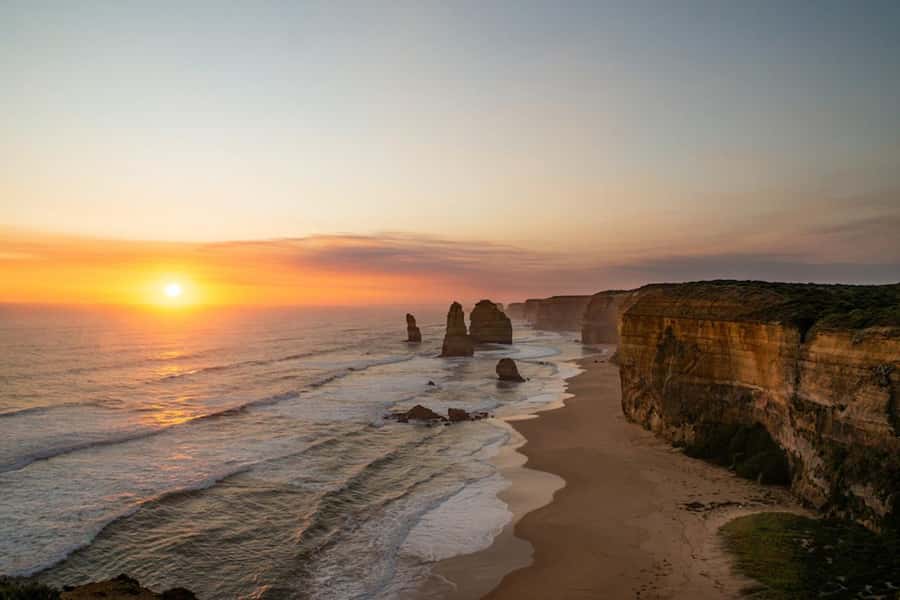 Melbourne: Helicopter Tour to 12 Apostles & Great Ocean Rd - Bells Beach, Lorne, and the Great Ocean Road from above