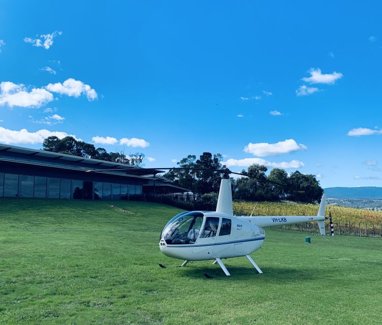 Melbourne: Private Yarra Valley Winery Lunch by Helicopter - A two-course lunch with Yarra Valley wine