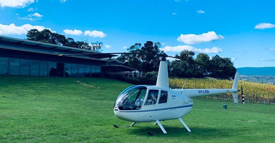 Melbourne: Private Yarra Valley Winery Lunch by Helicopter - Starting at Hangar 81 in Essendon Fields