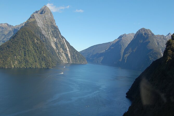 Milford Sound Helicopter Flight and Cruise from Queenstown - Returning to Queenstown by helicopter