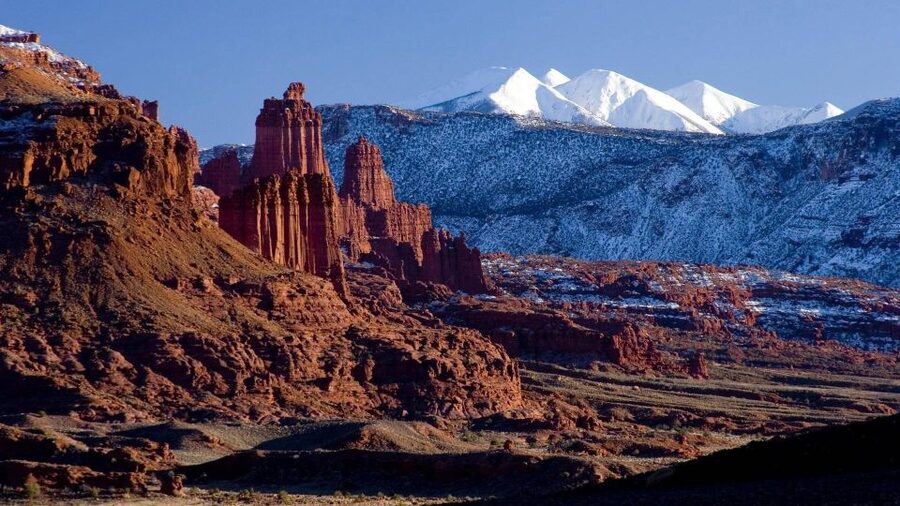 Moab: Backcountry Arches Helicopter Tour - Corona Arch, Jeep Arch, and Uranium Arch on the return