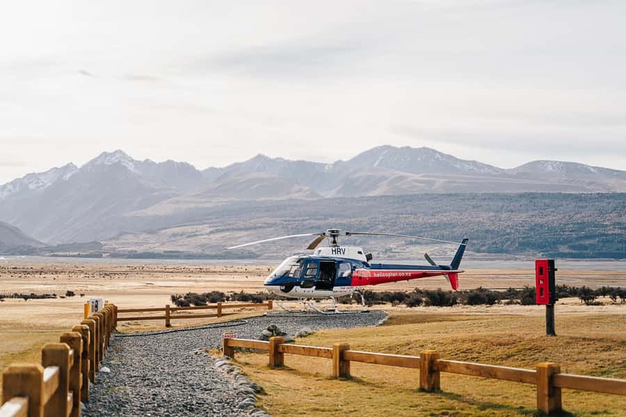 Mount Cook: 25-Minute Alpine Vista Helicopter Flight - Returning through glacier-cut valleys