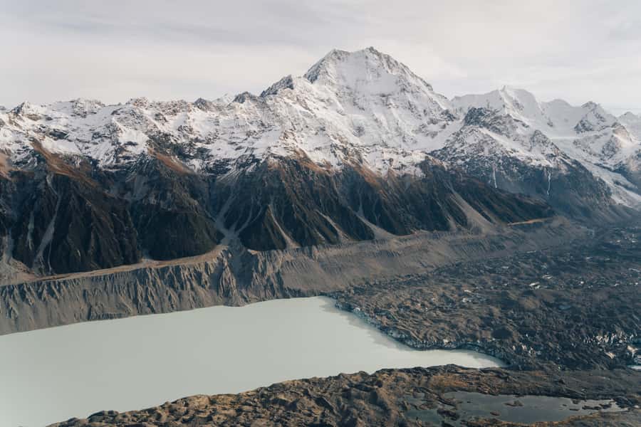 Mount Cook: Helicopter Flight with Alpine Landing - The Liebig mountain range and Southern Alps