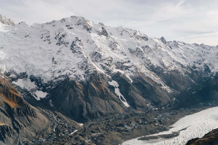 Mount Cook: Helicopter Flight with Alpine Landing - Flying over the lower Tasman Glacier