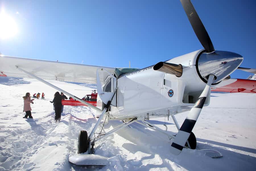 Mount Cook: Ski Plane and Helicopter Glacier Combo Flight - Landing on the Tasman Glacier