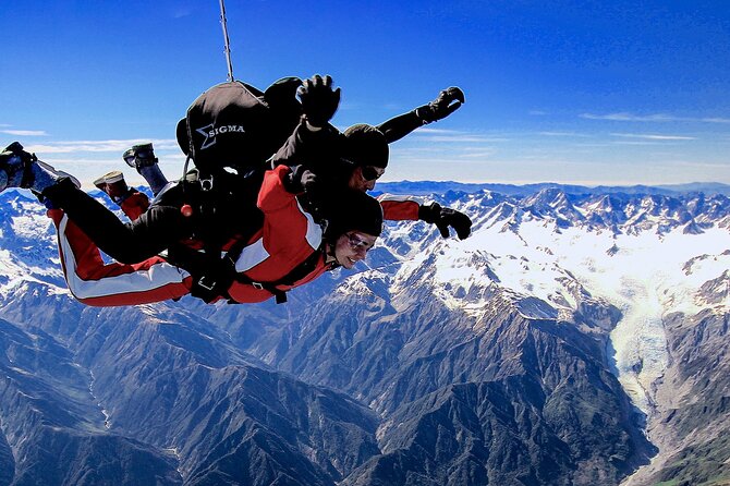 Mount Cook Spectacular Helicopter Flight from Franz Josef - From the Franz Josef helipad to the glacier neve