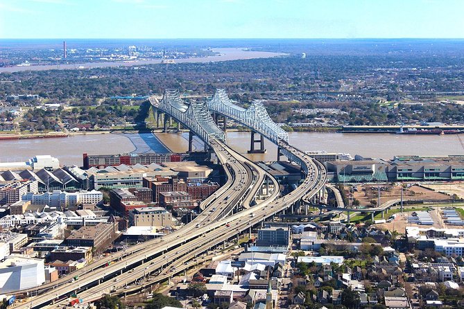 New Orleans City and Swamp Helicopter Tour - Pilot Commentary and the Human Touch