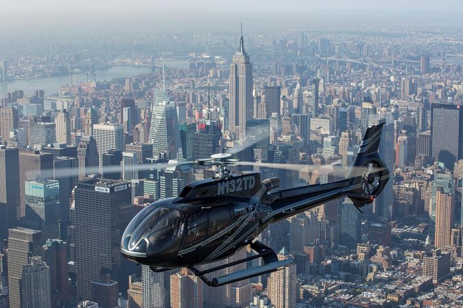 New York Helicopter Tour: City Skyline Experience - Hudson River views and the neighborhoods below