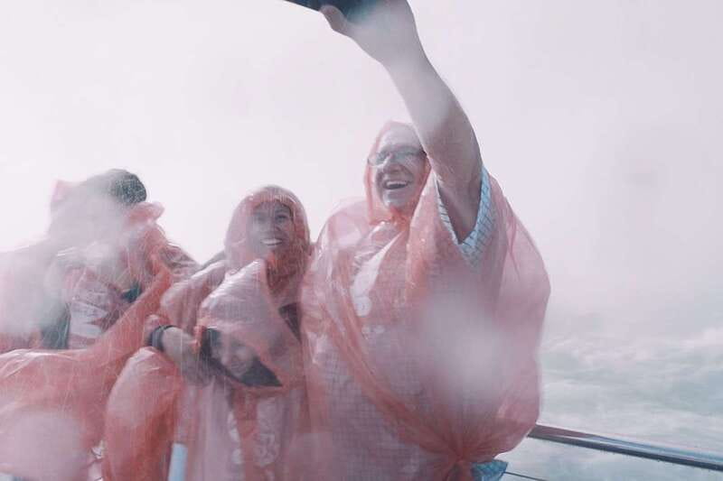 Niagara Falls, ON: Helicopter Ride with Boat & Skylon Lunch - The five details that shape the day