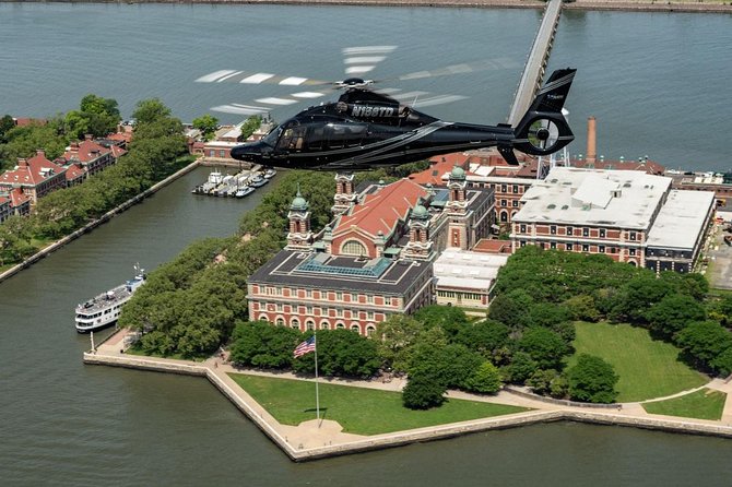 NY Helicopter Tour: Manhattan & Brooklyn (Heliport Fees Incl.) - Starting at 6 East River Piers
