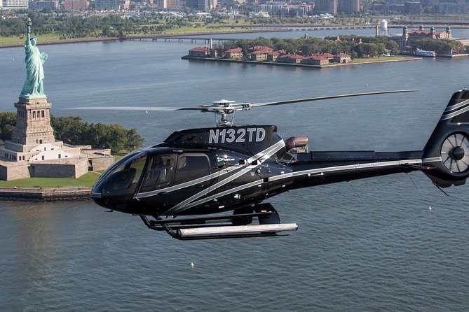NY Helicopter Tour: Ultimate NYC Sightseeing (Heliport fees Incl) - The first views over the Hudson and East River