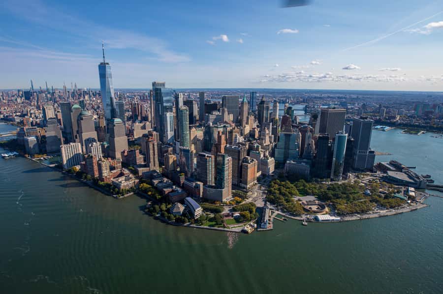 NYC: Manhattan Sightseeing Helicopter Tour - Seeing Manhattan from a six-seat helicopter