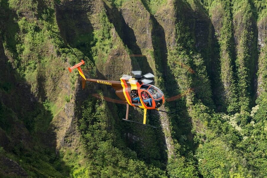Oahu: Magnum P.I. Doors-Off Helicopter Tour - Hawaii Kai and Hanauma Bay from above