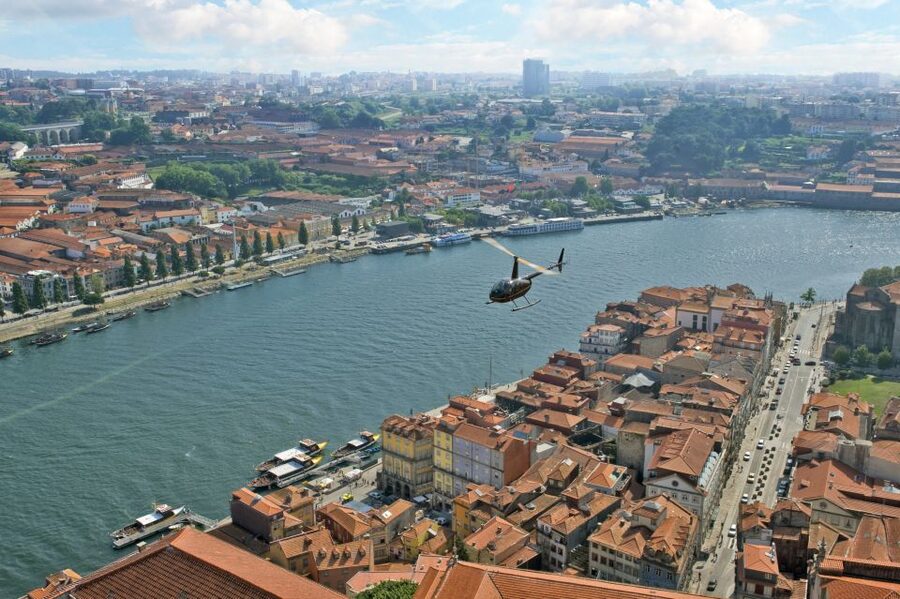 Porto Atlântico Helicopter Tour - Takeoff and the first view of the Douro