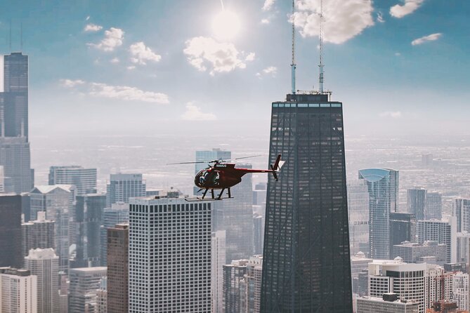Private 45-Minute Chicago Skyline Helicopter Tour - The United Center and Chicago Bulls territory
