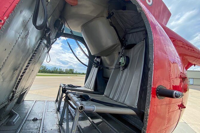 Private 45-Minute Chicago Skyline Helicopter Tour - Pilots, commentary, and the feel of the ride