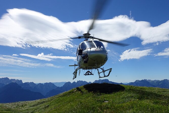Private helicopter flight to Stockhorn mountain, with view to the Swiss Alps - What the private format adds