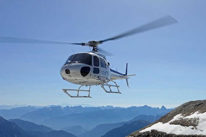 Private helicopter flight to Stockhorn mountain, with view to the Swiss Alps - Crossing Lake Thun toward Stockhorn