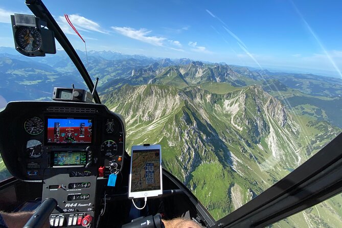 Private helicopter tour to Jura and Seeland - a beautiful sightseeing flight - Lake Murten and the Vully vineyards