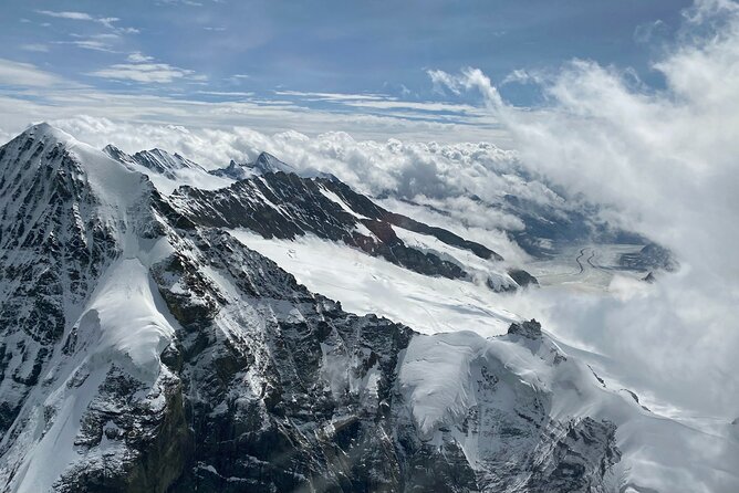 Private Swiss Alps helicopter tour over snow covered mountain peaks and glaciers - Lake Thun and its glacier-fed color