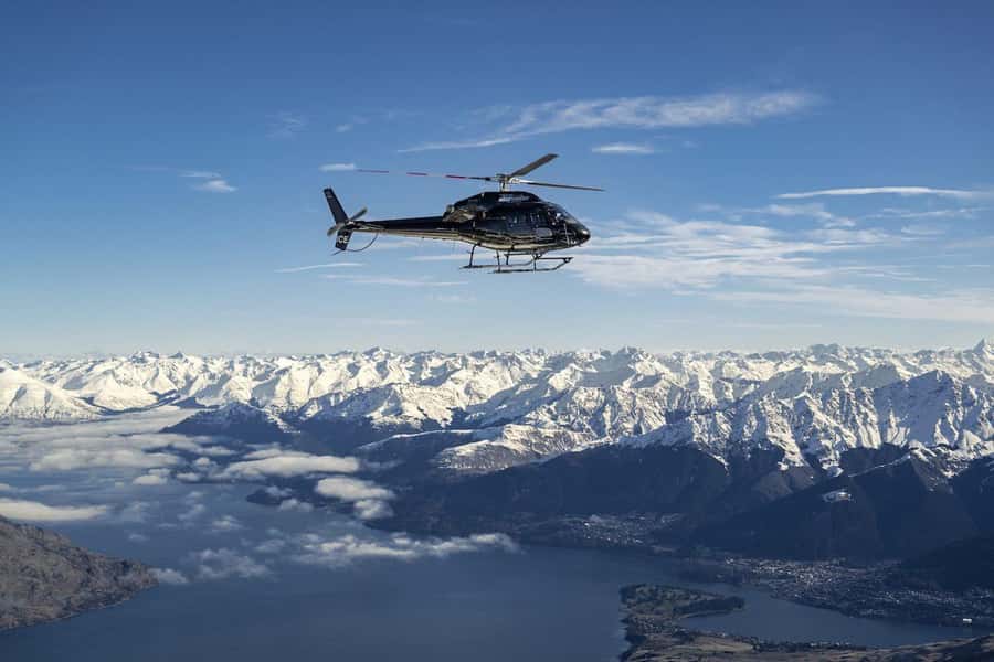 Queenstown Essential | 45min Helicopter Experience - Leaving Queenstown along the Frankton Arm