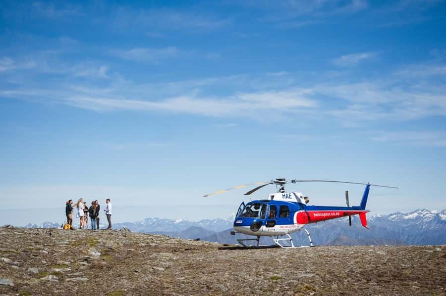 Queenstown: Helicopter & Wine Tasting Tour - From Queenstown to the mountains by helicopter