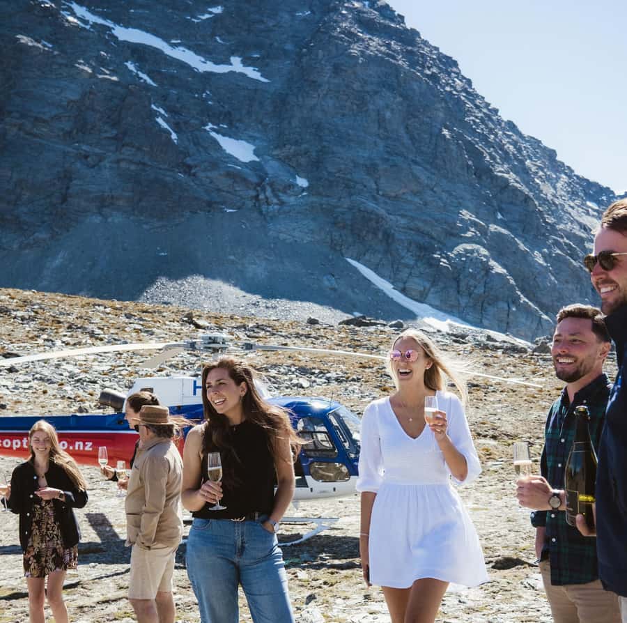 Queenstown: Helicopter & Wine Tasting Tour - Kinross Cottages: wine, stories, and your lunch choice