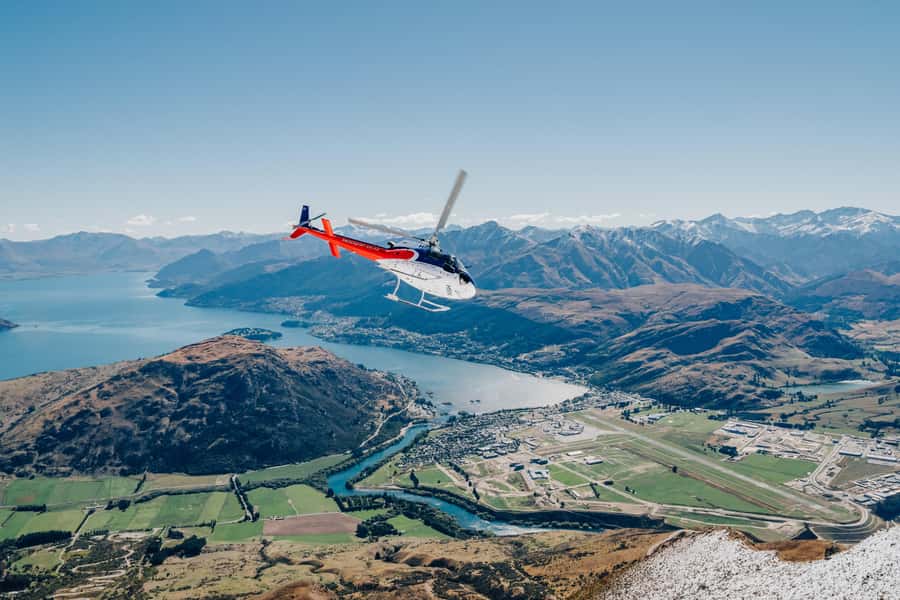Queenstown: Pilot's Choice Helicopter Tour & Alpine Landing - The first eight minutes reveal Queenstown from above