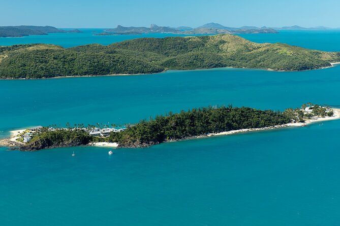 Reef & Whitehaven Spectacular - 60 Minute Helicopter Tour - The final views over the Molle Islands