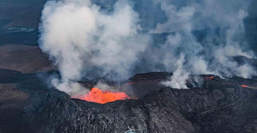 Reykjavik: 45-Minute Volcano Sightseeing Helicopter Tour - Taking off over the capital region