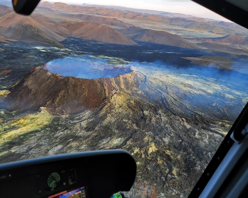 Reykjavik: 45-Minute Volcano Sightseeing Helicopter Tour - What the pilot adds to the view